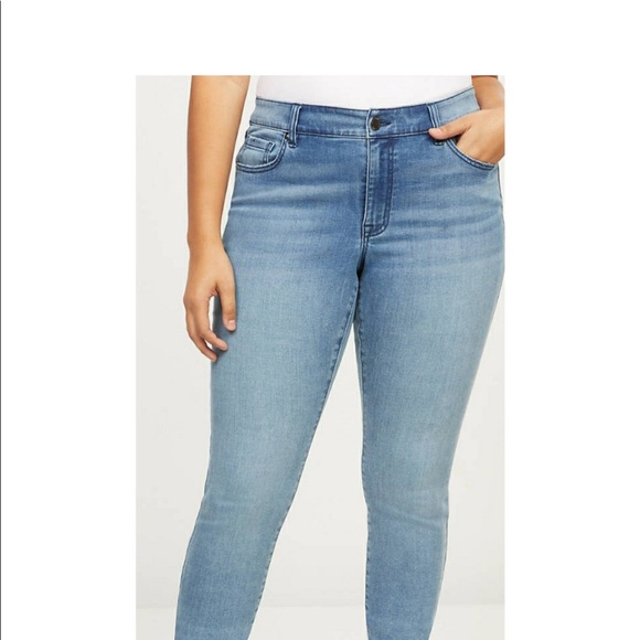 NWT Signature Fit Skinny Jean, Dip Dye Hem - Picture 2 of 5